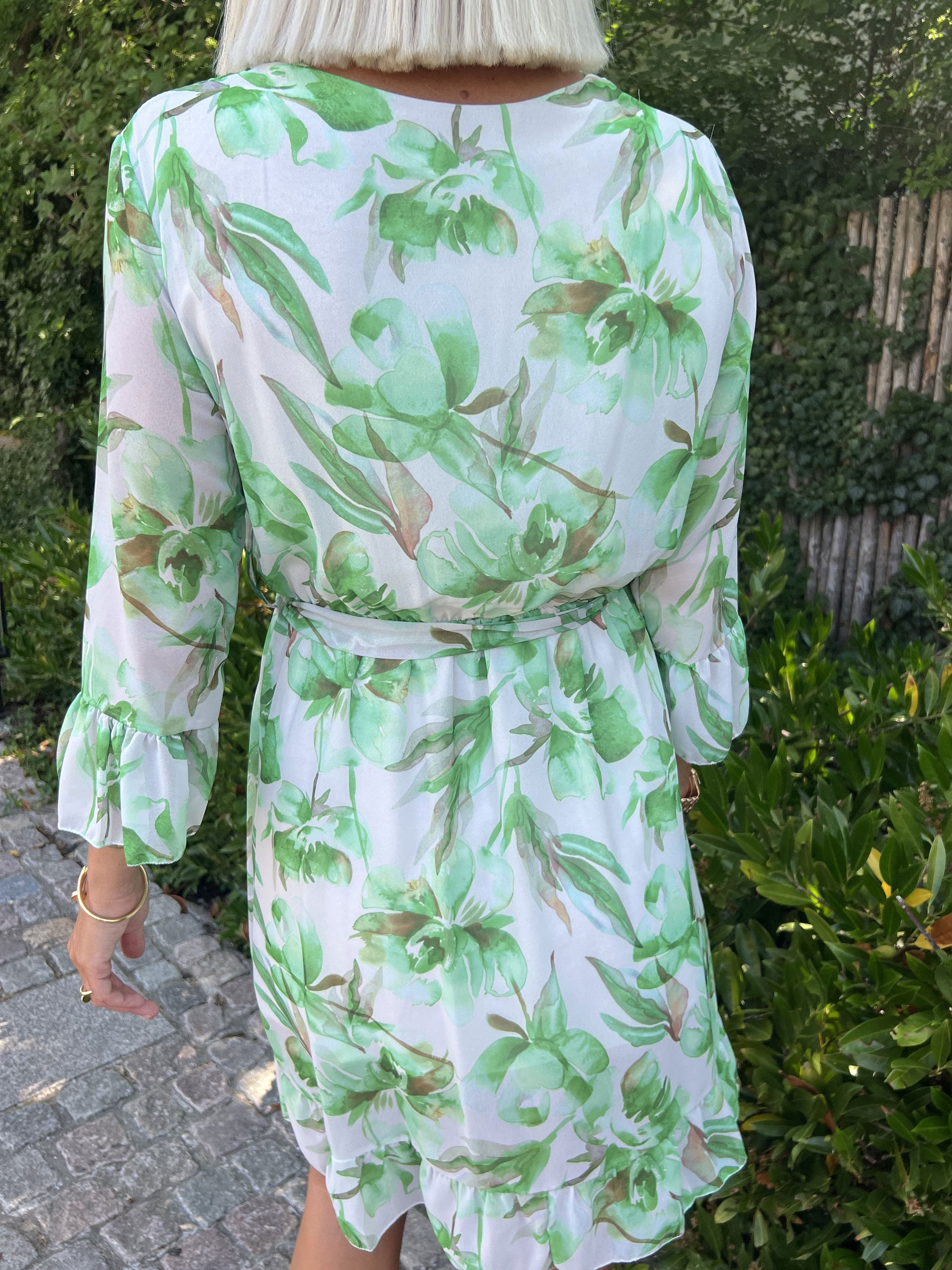 Merle - Kort klänning i chiffong med blommigt tryck - Pink